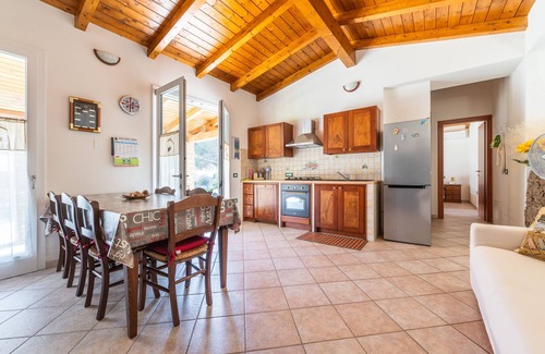 Porto Pino House | Holiday Home 'Ghisu' with Private Terrace and Air Conditioning