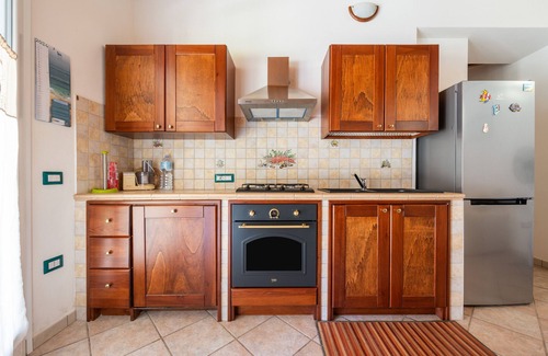 Porto Pino House | Holiday Home 'Ghisu' with Private Terrace and Air Conditioning