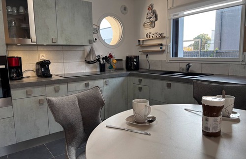 Pleumeur-Bodou House | Holiday Home 'Garogwen By Madame Est Servie' with Private Terrace, Private Garden and Wi-Fi