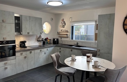 Pleumeur-Bodou House | Holiday Home 'Garogwen By Madame Est Servie' with Private Terrace, Private Garden and Wi-Fi