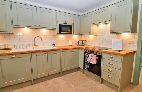 Little Rissington Cottage | Holiday Home in Cotswolds with Hot Tub