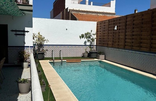 La Victoria House | Holiday Home 'Gení' with Private Pool, Wi-Fi and Air Conditioning