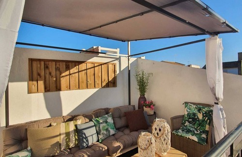 La Victoria House | Holiday Home 'Gení' with Private Pool, Wi-Fi and Air Conditioning