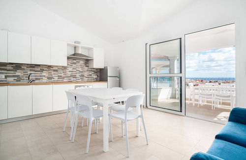 La Caletta House | Holiday Home 'Girasole' with Sea View, Private Terrace and Air Conditioning