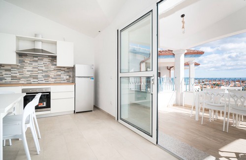 La Caletta House | Holiday Home 'Girasole' with Sea View, Private Terrace and Air Conditioning