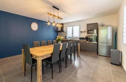 Vesseaux House | Holiday Home 'Gite 6 Personnes' with Mountain View, Wi-Fi and Air Conditioning