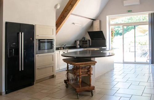 Le Vigan House | Holiday Home 'Gite De Janis Spa Et Piscine' with Private Pool, Wi-Fi and Air Conditioning