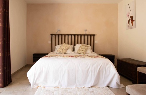 Le Vigan House | Holiday Home 'Gite De Janis Spa Et Piscine' with Private Pool, Wi-Fi and Air Conditioning