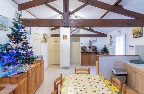 Arces House | Holiday Home 'Gite Du Moulin De La Croix' with Private Terrace and Wi-Fi