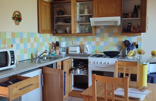 Aussac House | Holiday Home 'Gîte Le Cerisier' with Pool, Wi-Fi and Air Conditioning