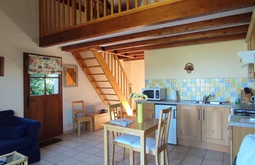 Aussac House | Holiday Home 'Gîte Le Cerisier' with Pool, Wi-Fi and Air Conditioning