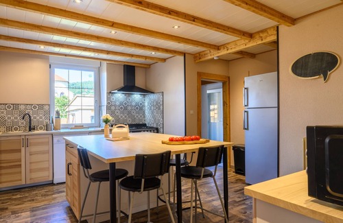 Plainfaing House | Holiday Home 'Gîte Les 3 Cerfs - 3 Étoiles' with Mountain View, Private Terrace and Wi-Fi