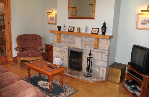 Valley House | Holiday Home Glenvale Cottage by Interhome