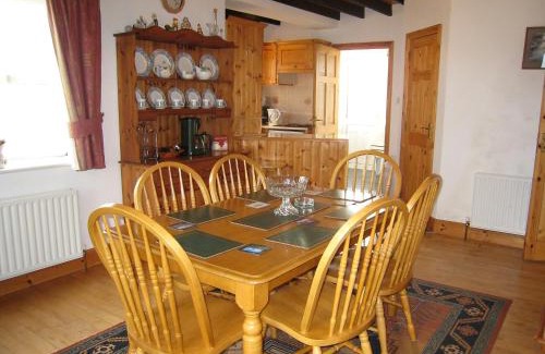 Valley House | Holiday Home Glenvale Cottage by Interhome