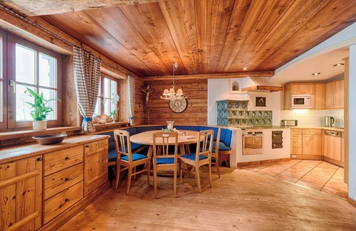 Grossarl House | Holiday Home 'Grabenhäusl' with Mountain View, Private Garden and Wi-Fi