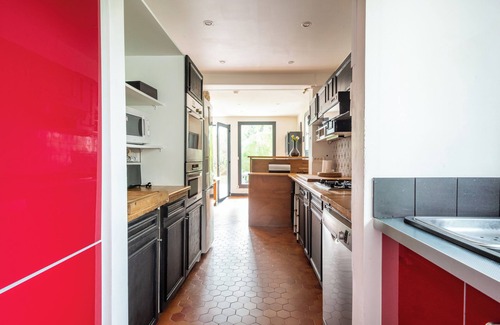 Coulogne House | Holiday Home 'Grande Maison Familliale' with Private Terrace, Private Garden and Wi-Fi
