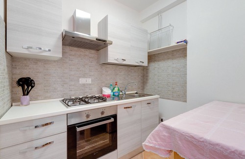 Suni House | Holiday Home 'Happy' with Partial Sea View, Private Terrace and Air Conditioning