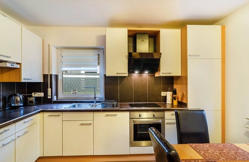 Heppens House | Holiday Home 'Haus Mit Garten Und Kamin' with Terrace, Private Garden and Wi-Fi