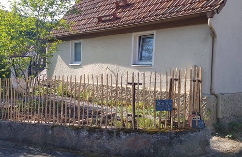 Willmars House | Holiday Home "Haus He rhönspatz iert" with Garden & Wi-Fi