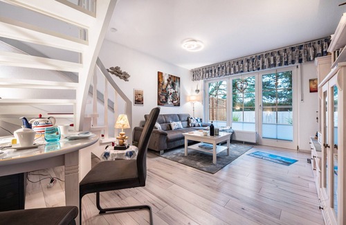 Horumersiel House | Holiday Home 'Haus Küstenliebe' with Private Terrace and Wi-Fi