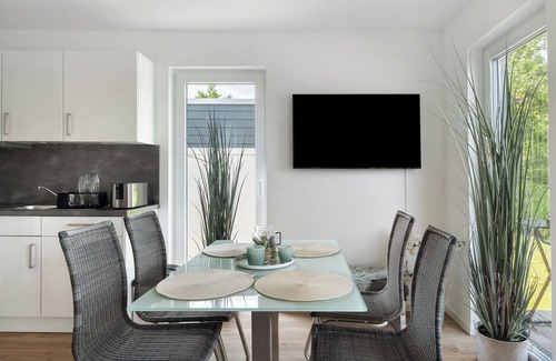 Tossens House | Holiday Home 'Haus Sophia' with Lake View, Private Terrace and Wi-Fi