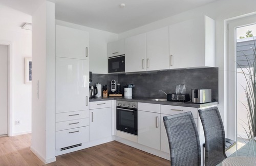 Tossens House | Holiday Home 'Haus Sophia' with Lake View, Private Terrace and Wi-Fi