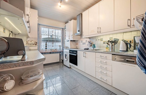 Schillig House | Holiday Home 'Haus Strandliebe' with Private Terrace, Private Garden and Wi-Fi