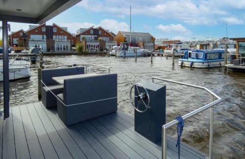 Municipality of Uitgeest House | Holiday Home Havenlodge by Interhome