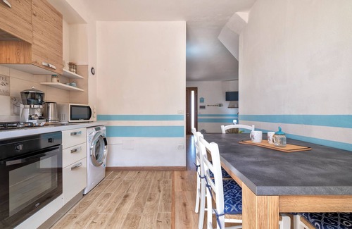 Stintino House | Holiday Home 'Holiday Cala Sant'andrea' with Shared Terrace, Balcony and Wi-Fi
