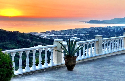 Kargicak Villa | Holiday home Holiday villa OASIS - with pool and lots of privacy 170m2 and garden