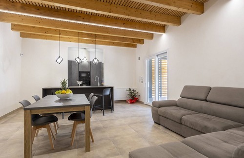 Digerbato House | Holiday Home 'Home Paradise' with Private Terrace, Wi-Fi and Air Conditioning
