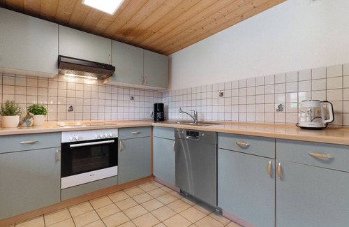 Ohlsbach House | Holiday Home 'Huber' with Mountain View, Shared Pool and Wi-Fi
