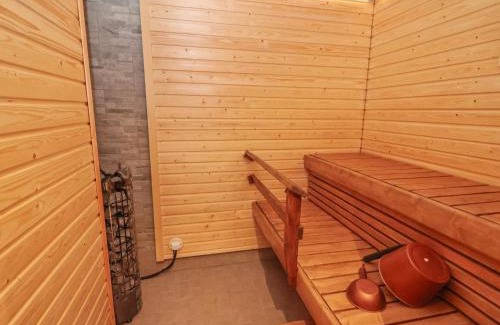 Pello House | Holiday Home Huvila tornionjoen rannalla by Interhome