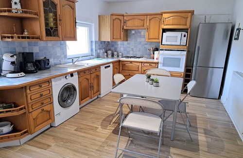 Telgruc-sur-Mer House | Holiday Home in Telgruc-sur-Mer by Sandy Beach