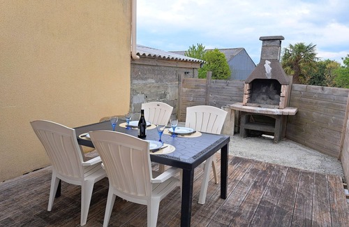Telgruc-sur-Mer House | Holiday Home in Telgruc-sur-Mer by Sandy Beach