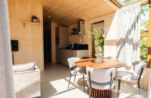 Scherpenzeel House | Holiday Home in Friesland with Greenhouse Charm