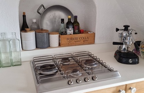 Varigotti House | Holiday Home 'Il Carrubo' with Sea View, Wi-Fi and Air Conditioning