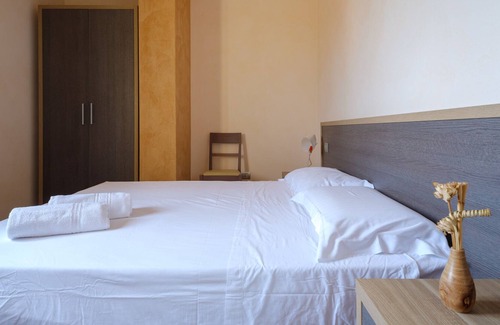 Copertino House | Holiday Home 'Il Carrubo Del Salento' with Private Terrace, Wi-Fi and Air Conditioning