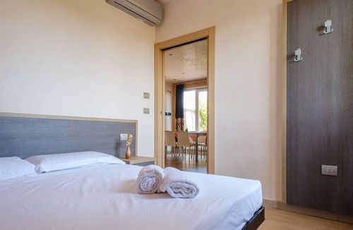 Copertino House | Holiday Home 'Il Carrubo Del Salento' with Private Terrace, Wi-Fi and Air Conditioning