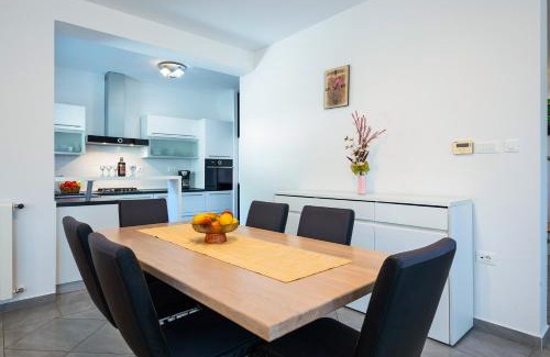 Susnjevica Villa | Holiday home in Šušnjevica with swimming pool