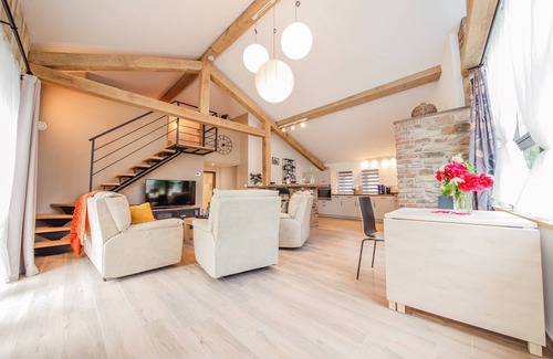 Manhay House | Holiday Home in Ardennes with Garden BBQ
