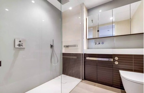 Nine Elms Apartment | Holiday Home In Battersea, a vibrant hub of culture, dining, and entertainment.