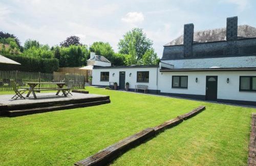 Hastiere-Lavaux House | Holiday Home in Ederbergland near Knebelsrod