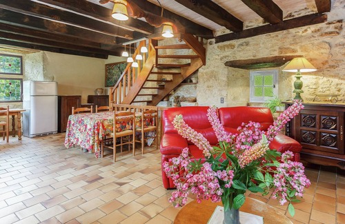 Montcabrier House | Holiday Home in Besse by Lake & Forest