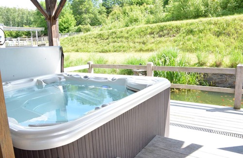 Gembes House | Holiday Home in Bièvre with Terrace