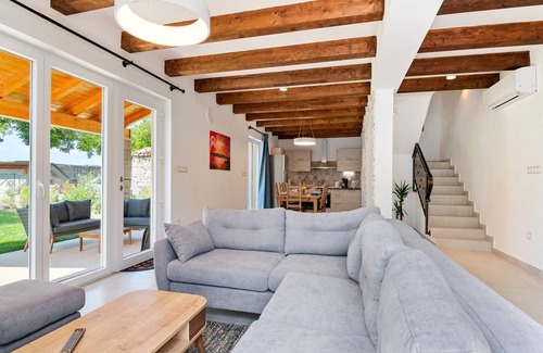 Lanisce House | Holiday Home in Buzet with Terrace