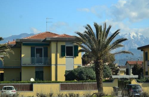Marina di Carrara House | Holiday Home in Carrara by the Sea, cleaning included