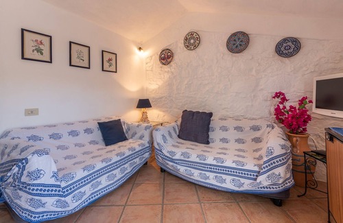 Carloforte House | Holiday Home in Central Location with Wi-Fi, Air Conditioning and Terrace