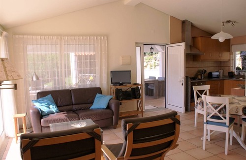 Covas House | Holiday Home in Covas with Eco Pool