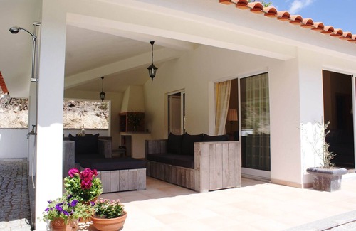 Covas House | Holiday Home in Covas with Eco Pool
